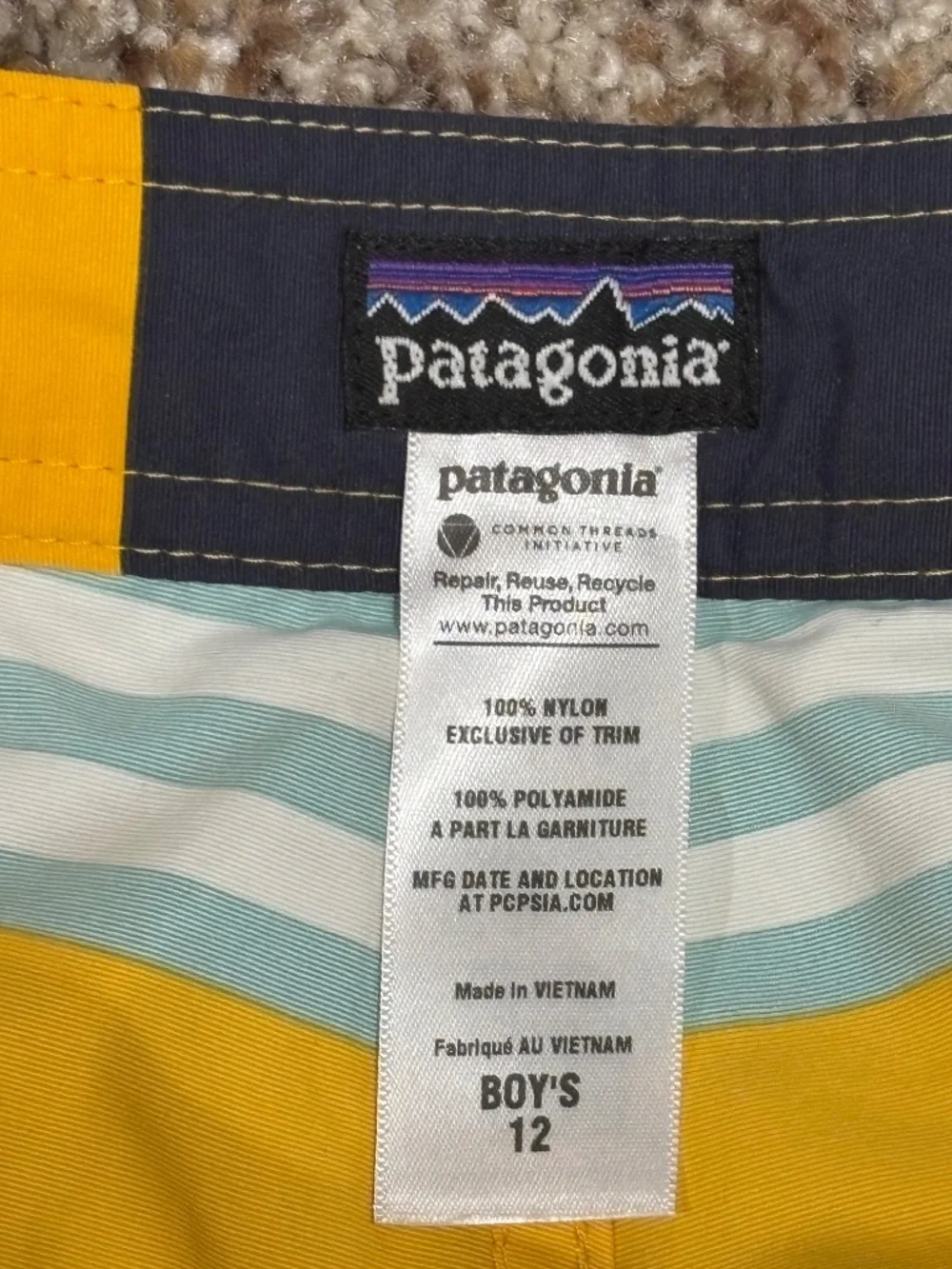 Patagonia BRAND NEW WITH TAGS Boys Wavefarer Shorts Swim Board shorts size 12